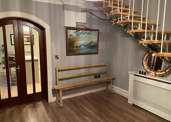 Holiday home Gleanntan House - Beautiful Town House With Free Parking *