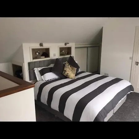 Gleanntan House - Beautiful Town House With Free Parking Semesterbostad *