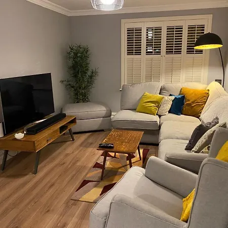 Hébergement de vacances Gleanntan House - Beautiful Town House With Free Parking