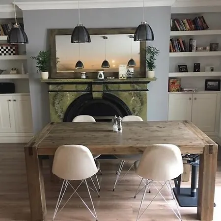 Gleanntan House - Beautiful Town House With Free Parking Semesterbostad *