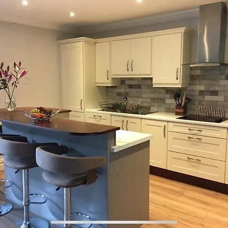 Semesterbostad Gleanntan House - Beautiful Town House With Free Parking *
