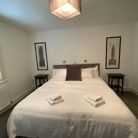 Gleanntan House - Beautiful Town House With Free Parking Semesterbostad