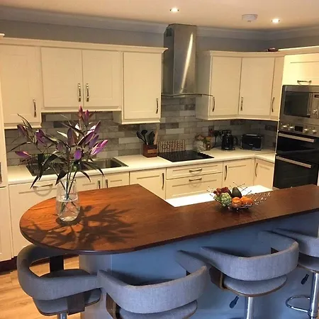 Semesterbostad Gleanntan House - Beautiful Town House With Free Parking *