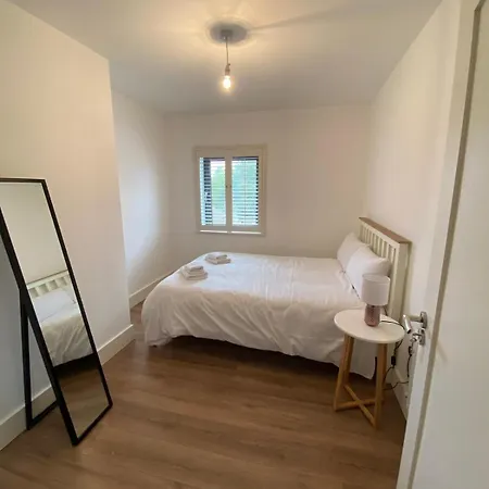 Gleanntan House - Beautiful Town House With Free Parking Hébergement de vacances