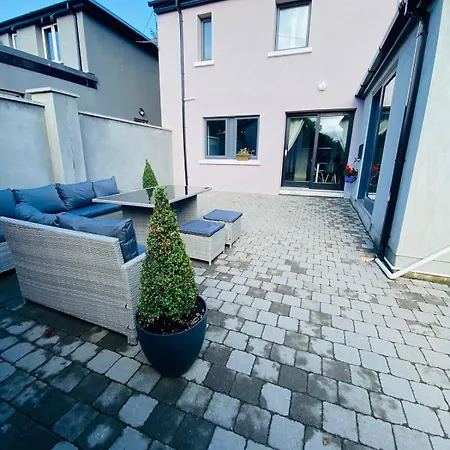 Semesterbostad Gleanntan House - Beautiful Town House With Free Parking