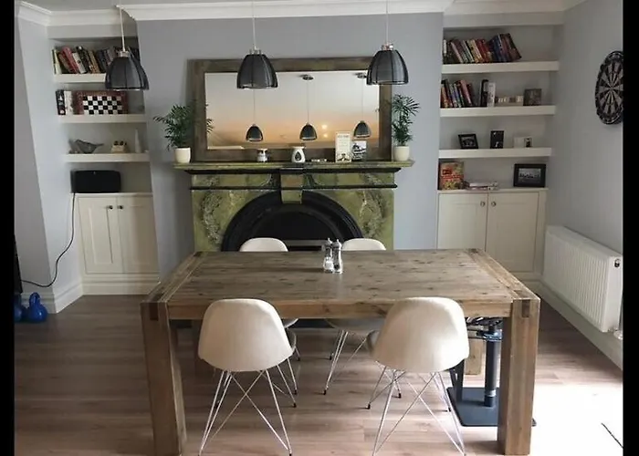 Gleanntan House - Beautiful Town House With Free Parking Hébergement de vacances *