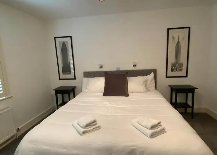 Gleanntan House - Beautiful Town House With Free Parking Hébergement de vacances